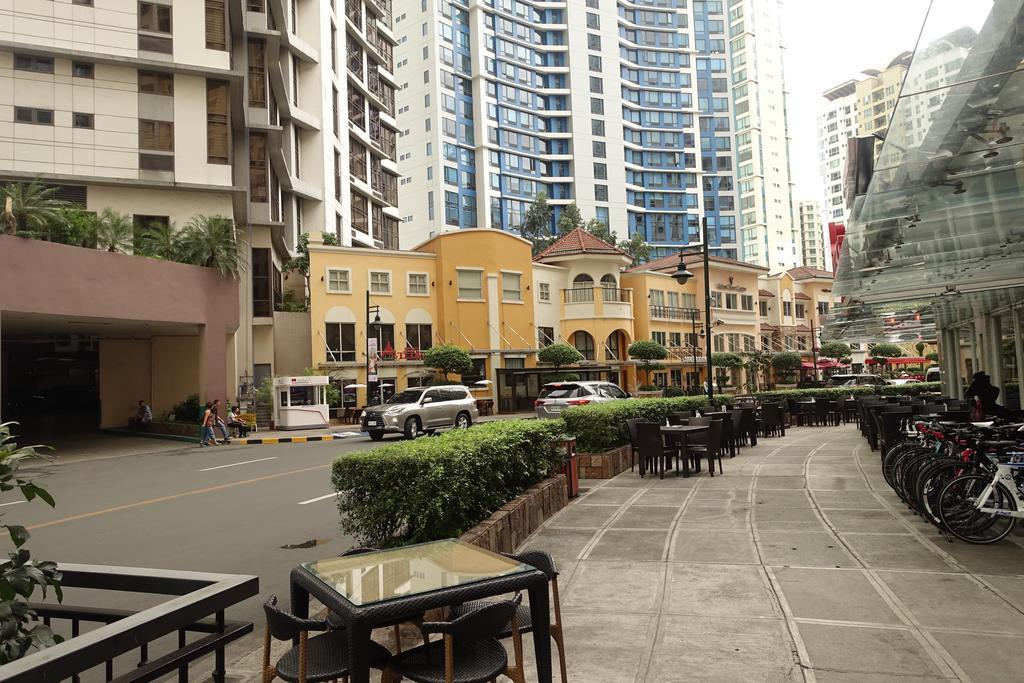 Luxury Condo At Forbeswood Parklane The Fort Bgc Makati City Exterior photo