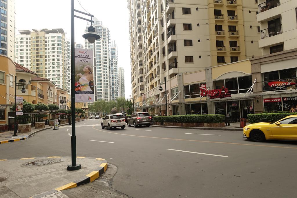 Luxury Condo At Forbeswood Parklane The Fort Bgc Makati City Exterior photo