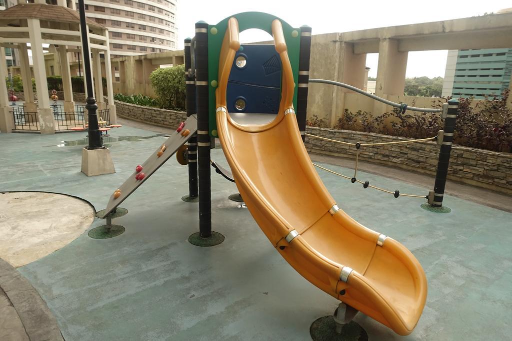 Luxury Condo At Forbeswood Parklane The Fort Bgc Makati City Exterior photo