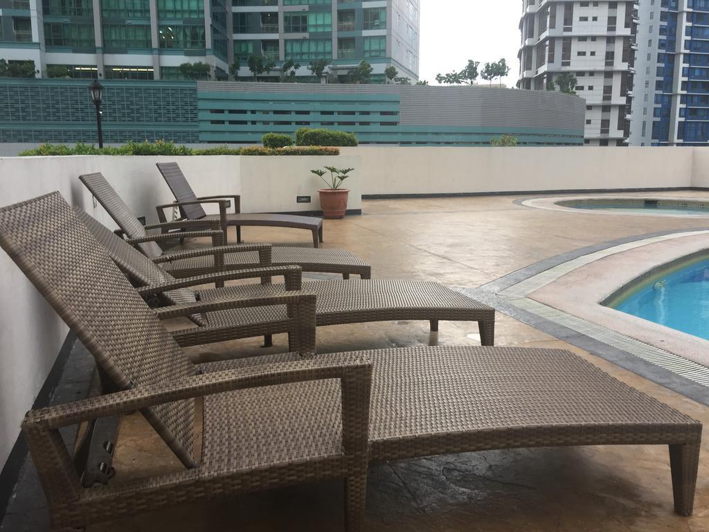 Luxury Condo At Forbeswood Parklane The Fort Bgc Makati City Exterior photo